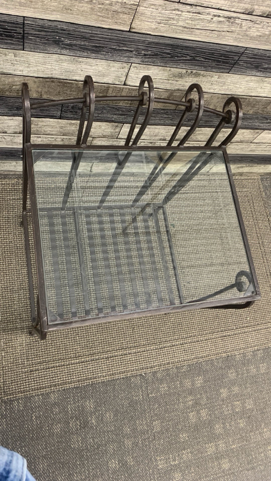 METAL & GLASS END TABLE.