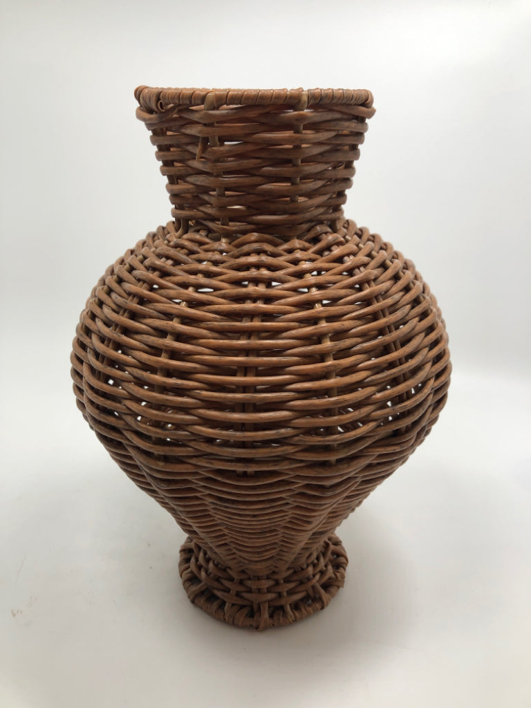 TAN WICKER VASE.