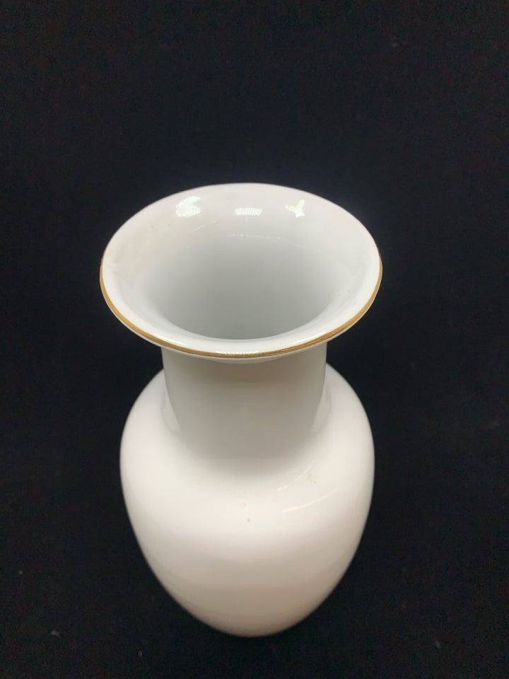 PEACOCK PAINTED WHITE PORCELAIN VASE W/GOLD RIM.