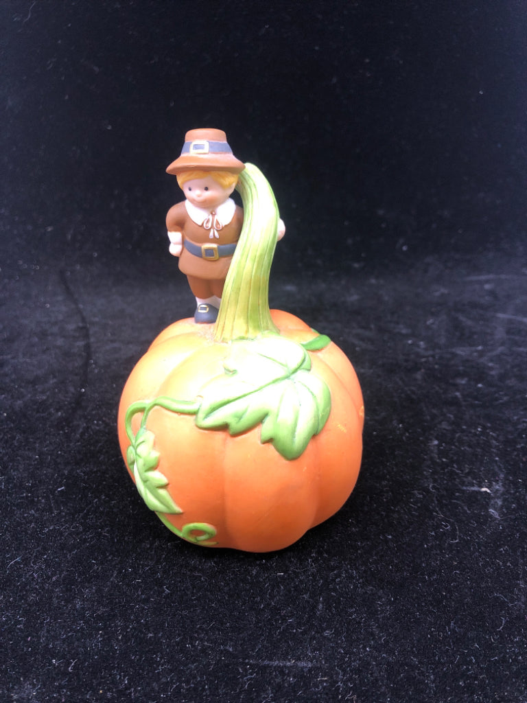 AVON PILGRIM W/PUMPKIN BELL.