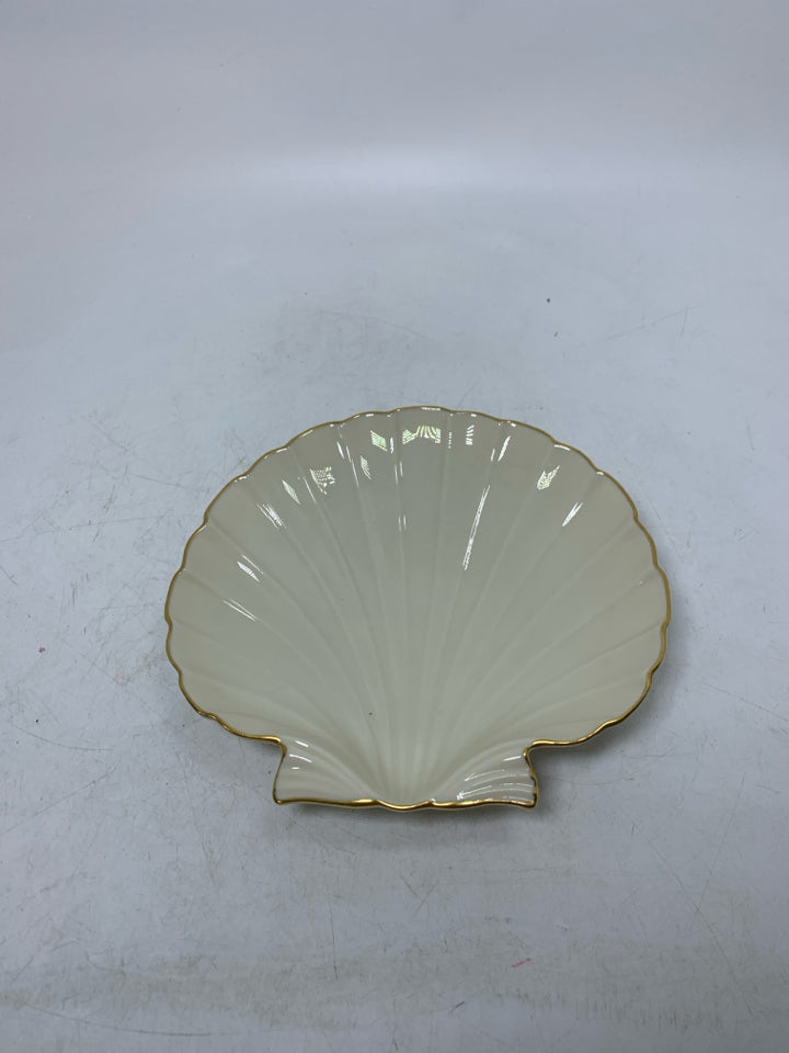 SCALLOP SEA SHELL PORCELAIN TRINKET DISH.