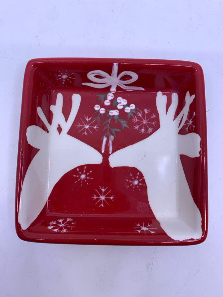 SMALL SQUARE CERAMIC DISH W/ 2 RAIN DEER KISSING UNDER MISTLETOE.