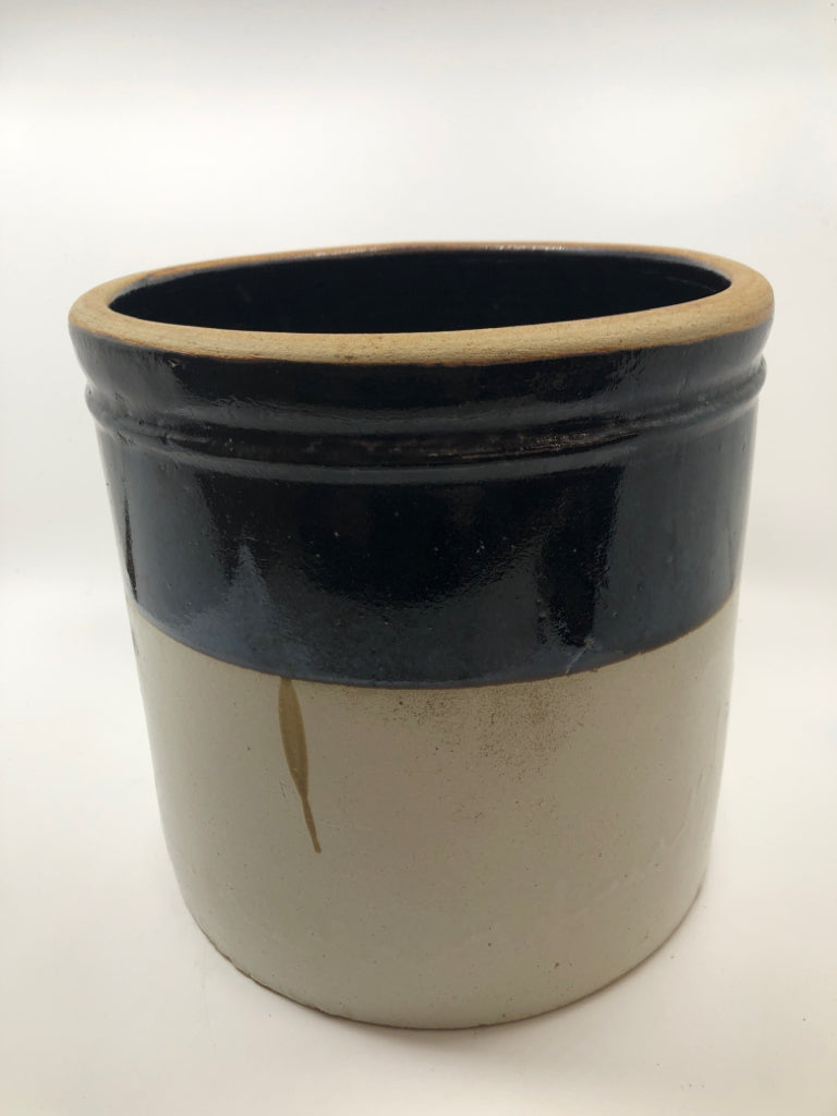 VTG HEAVY CROCK W/DRIP GLAZE- 2 IN CROWN.