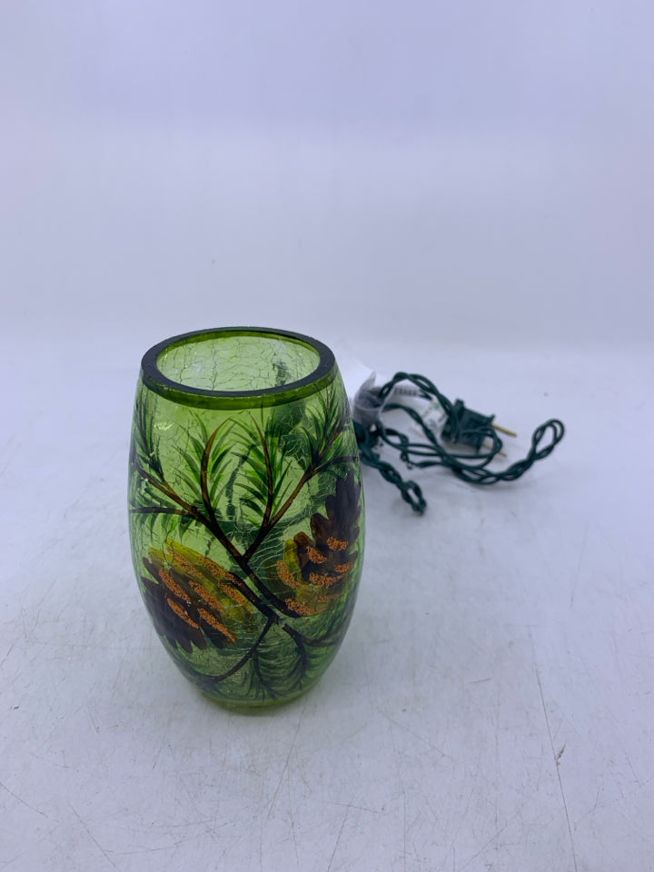 SMALL PINECONES LIGHT.