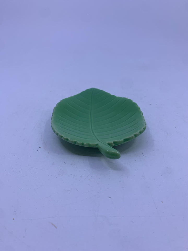 SMALL PALM LEAF TRINKET DISH.