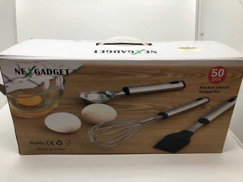 NIB NEXT GADGET 50PC KITCHEN UTENSIL SET.
