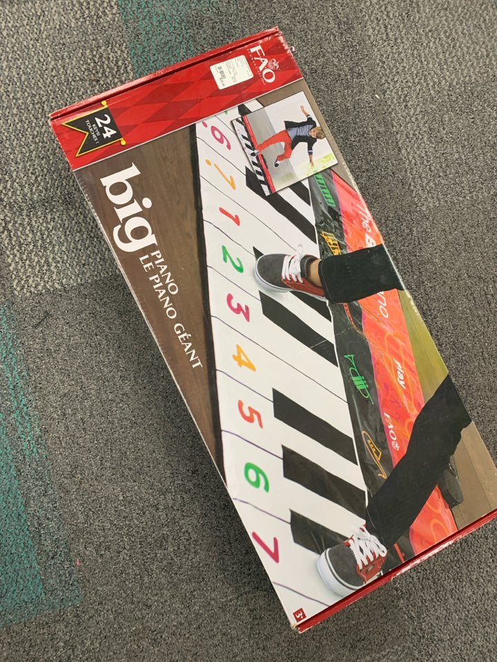 FAO Schwarz Giant Dance-On Piano Mat