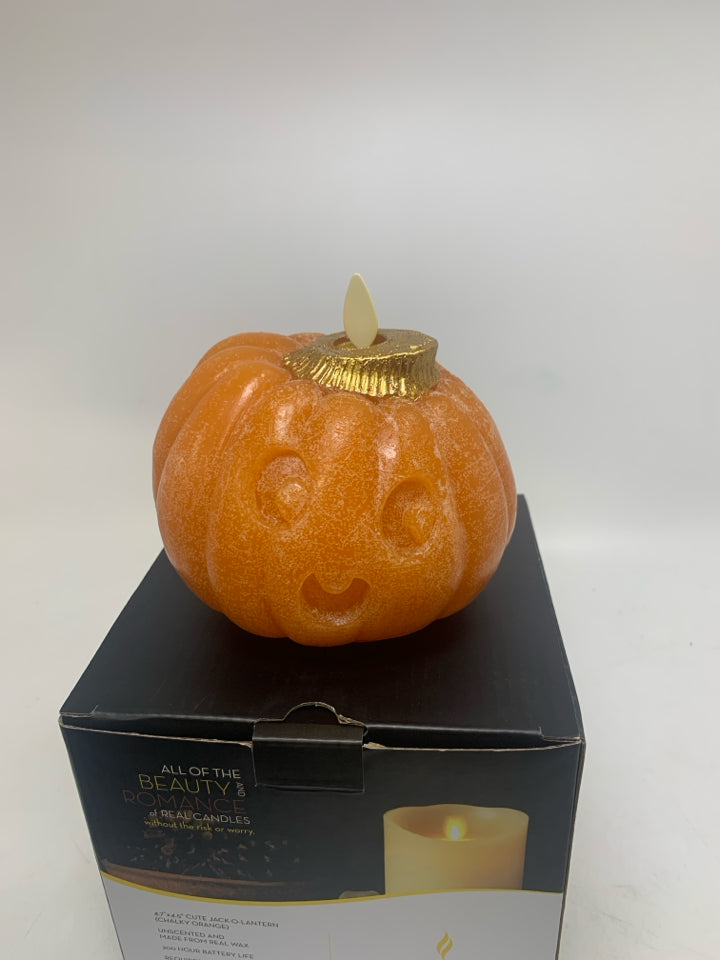 IN BOX LUMINARA ORANGE CHALKY FLAMELESS CANDLE JACK-O-LANTERN PUMPKIN.