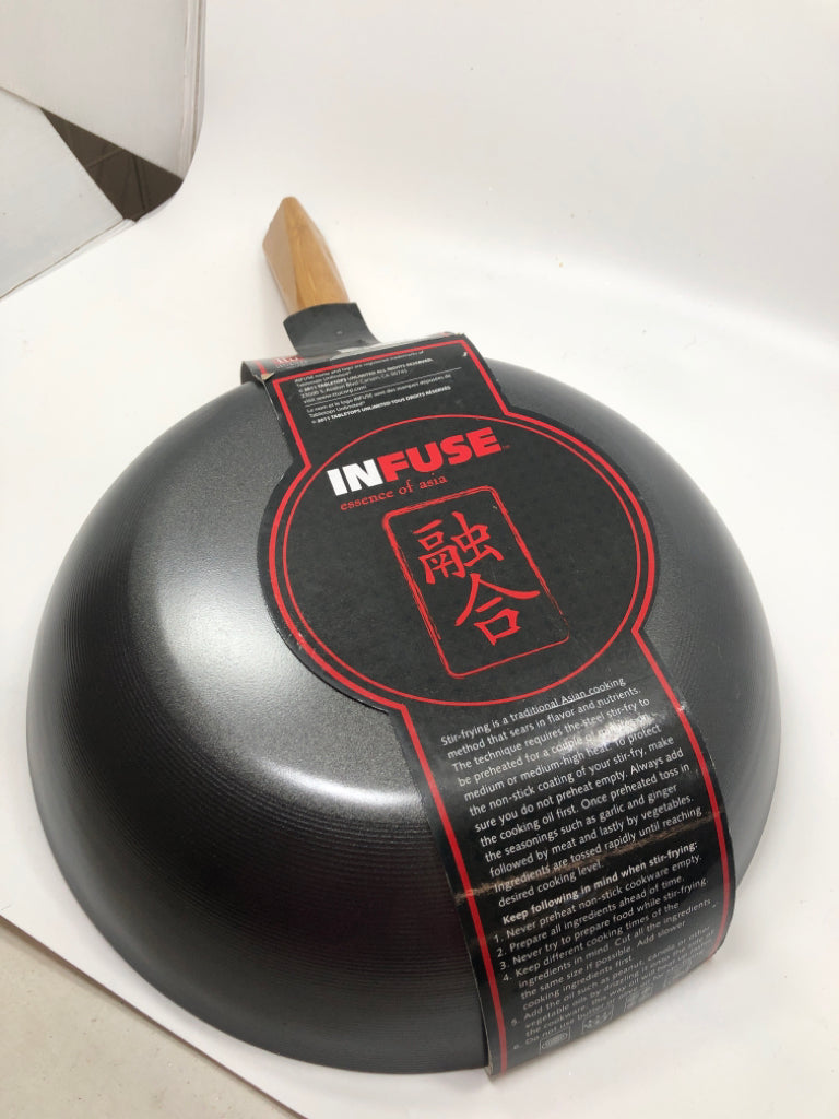 NEW NON STICK STIR FRY PAN.