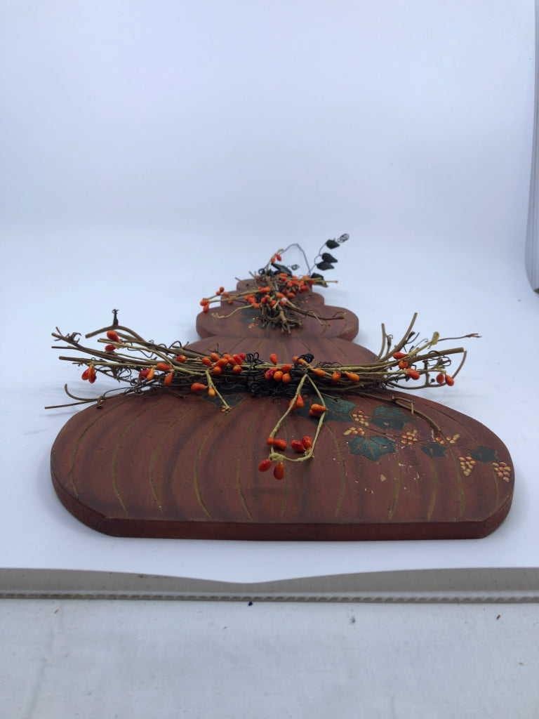 STACKED PUMPKIN WOOD WALL HANGING W PIP BERRIES.