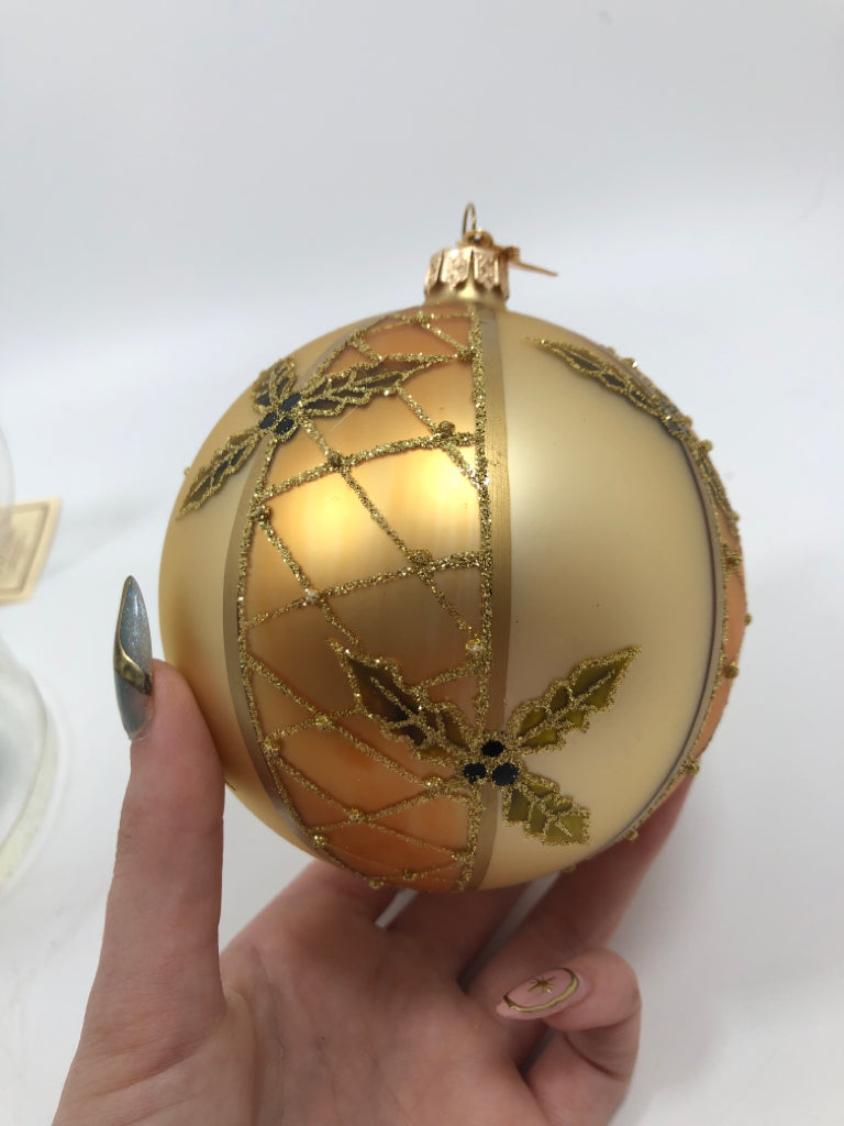 NWT GOLD GLITTER HOLLY PATTERN ORNAMENT.