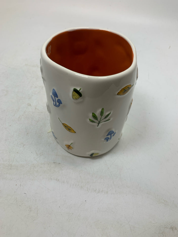 NWT RAE DUNN EMBOSSED FOX/MUSHROOMS HAPPY FALL MUG.