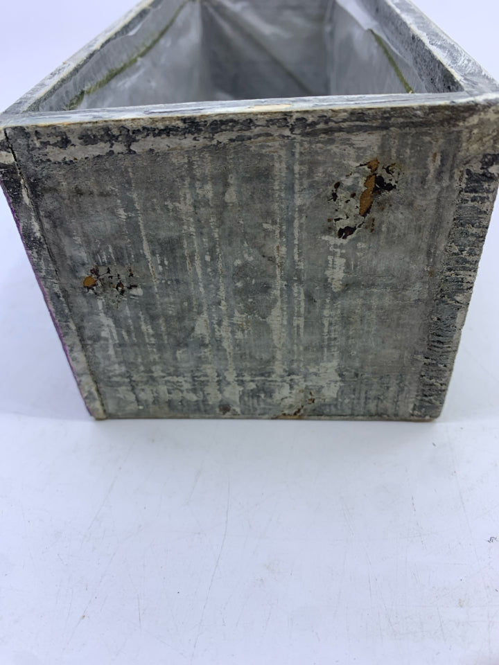 DISTRESSED GRAY "JARDIN" PLANTER BOX.
