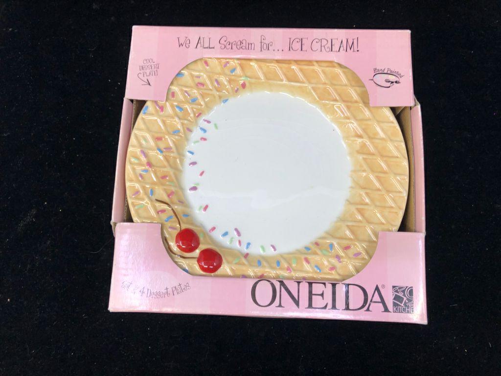 4 NIB ONEIDA ICE CREAM PLATES.
