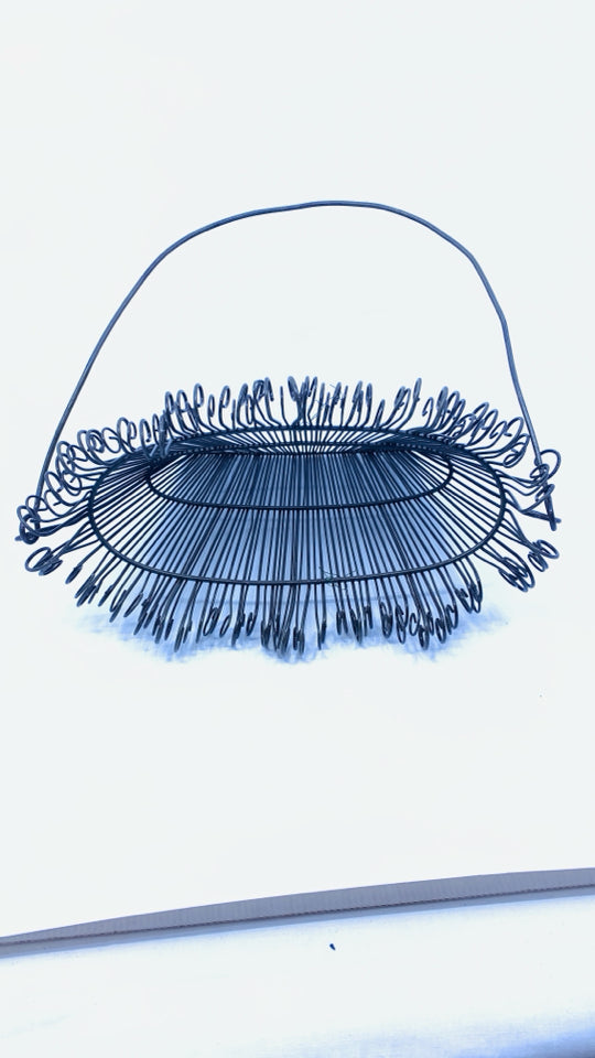 BLACK METAL WALL HANGING BASKET W HANDLE.