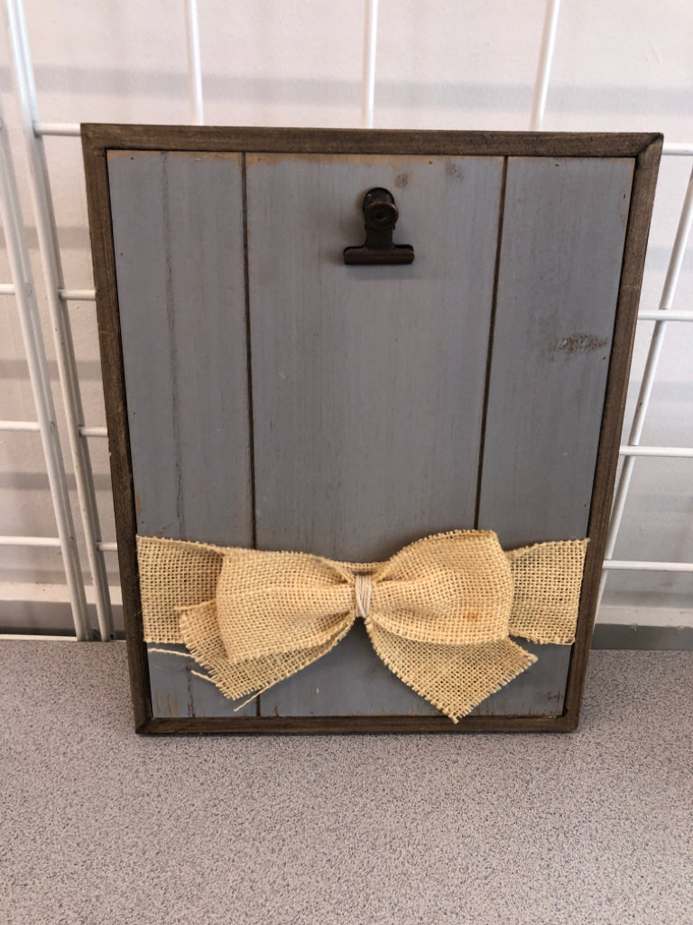 WOODEN PICTURE HOLDER W/BURLAP RIBBON.