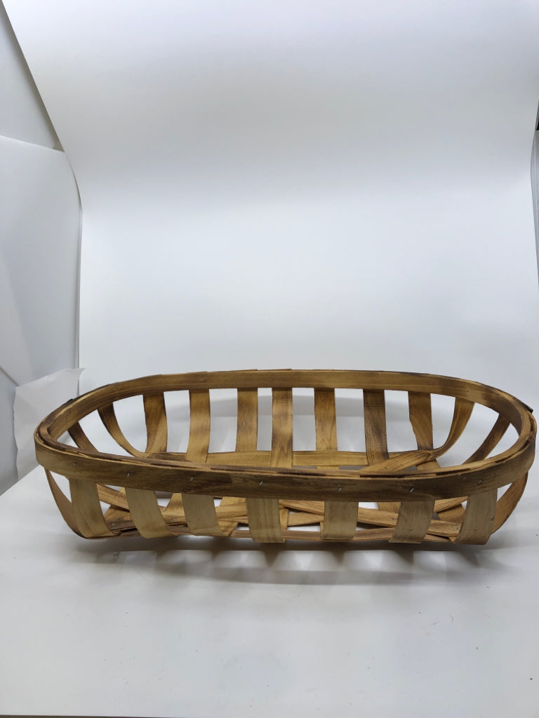 DISTRESSED WOOD TOBACCO BASKET.