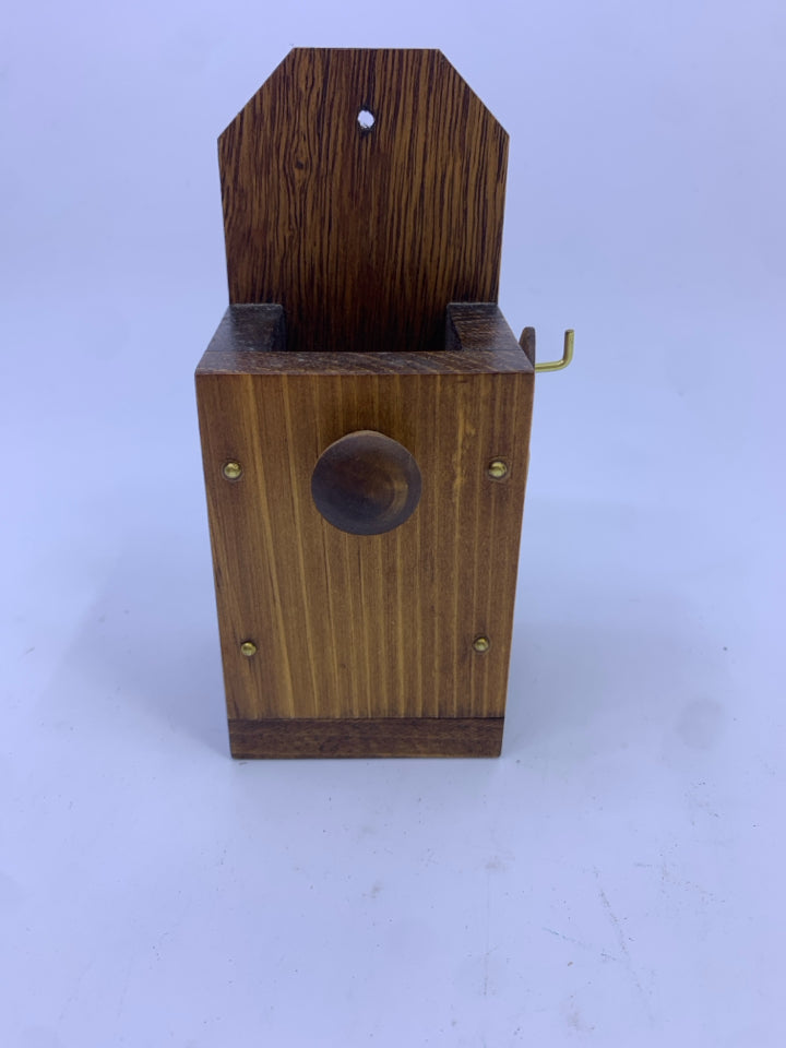 VTG PRIMITIVE WOOD CANDLE BOX W ATTACHED FLINT.