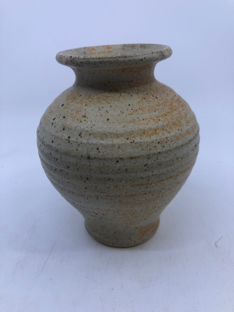 CREAM ORANGE POTTERY VASE.