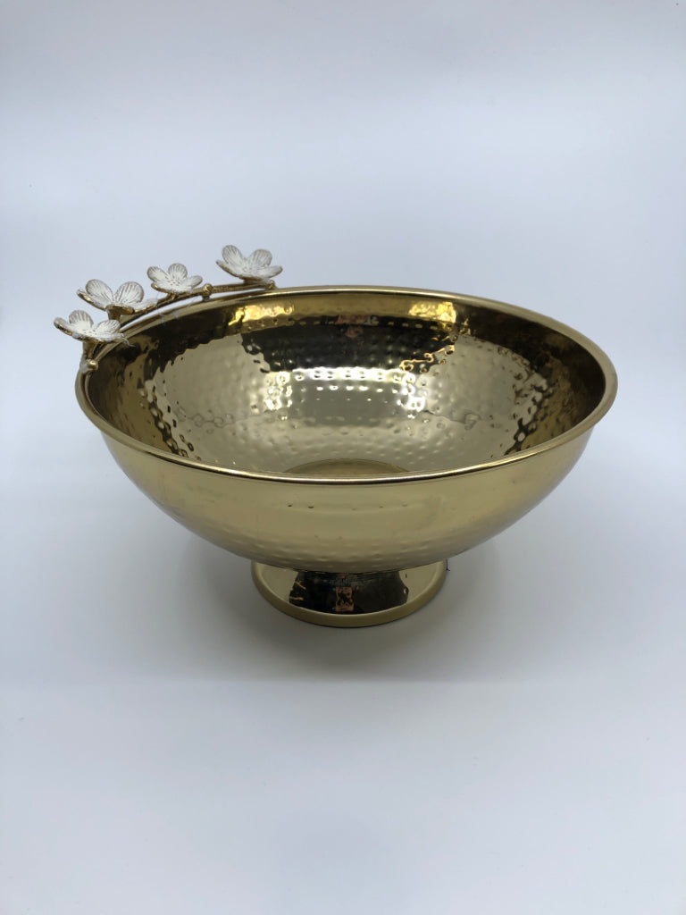 GOLD METAL HAMMERED W/ WHITE FLOWERS ON BRANCH FOOTED BOWL.