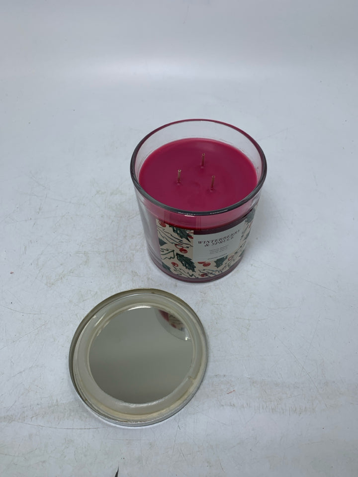 NEW SONOMA WINTER BERRY & SPRUCE CANDLE.