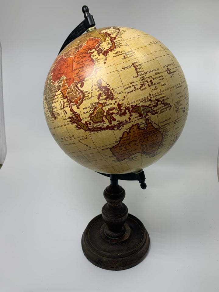 WOOD BASE W/ GLOBE DECOR.