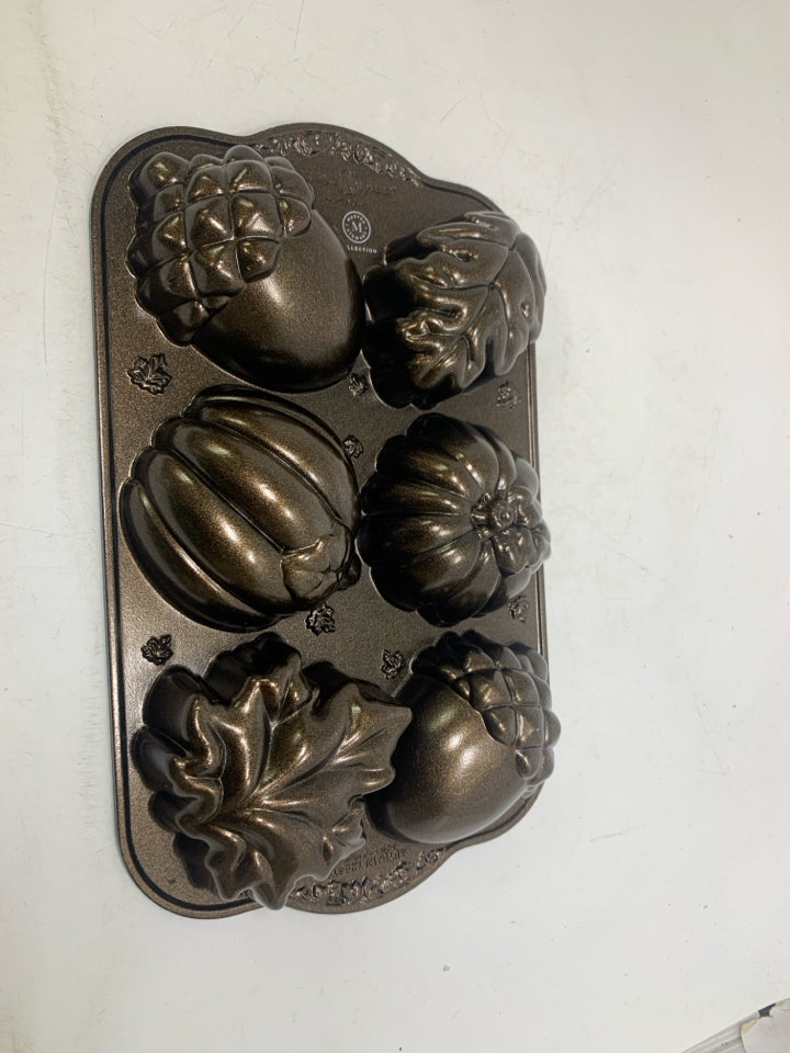 NORDIC WARE CAST ALUMINUM AUTUMN TREATS CAKELET PAN BROWN.