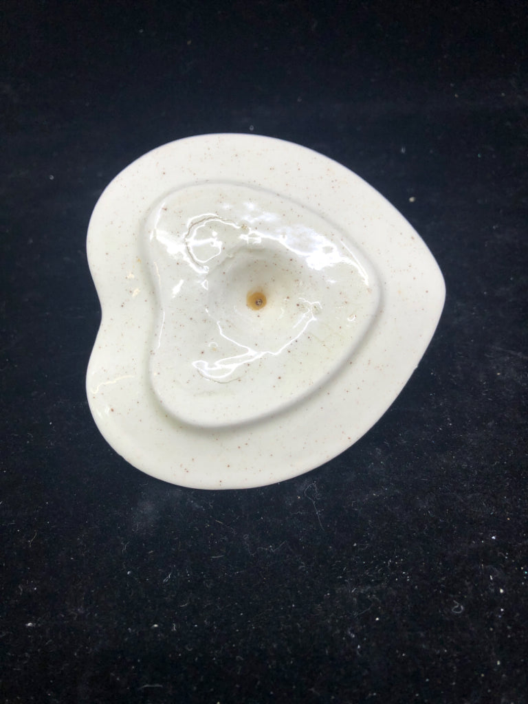 CREAM HEART SHAPED RING HOLDER W RED FLORAL.