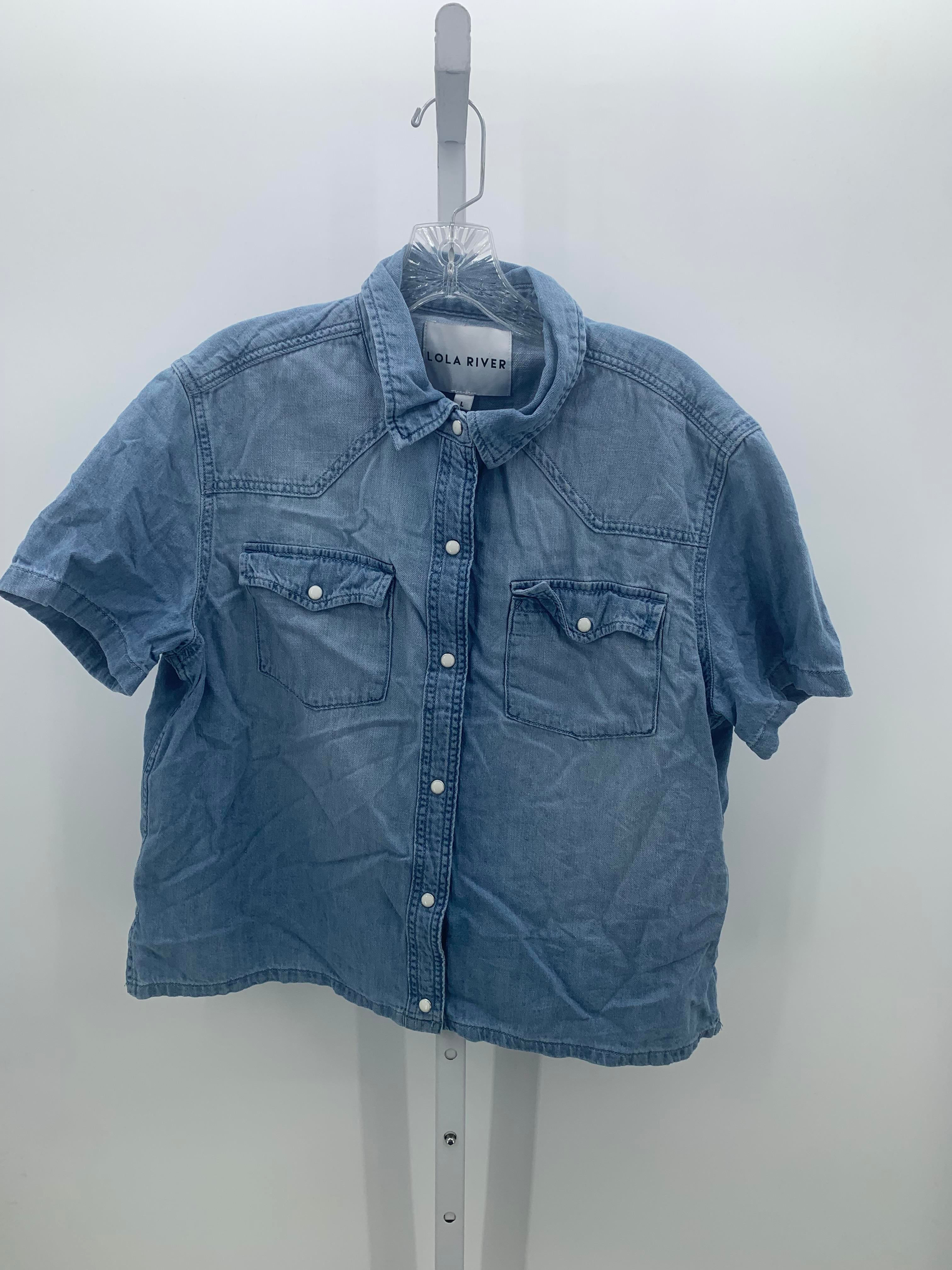Size Large Juniors Short Sleeve Shirt