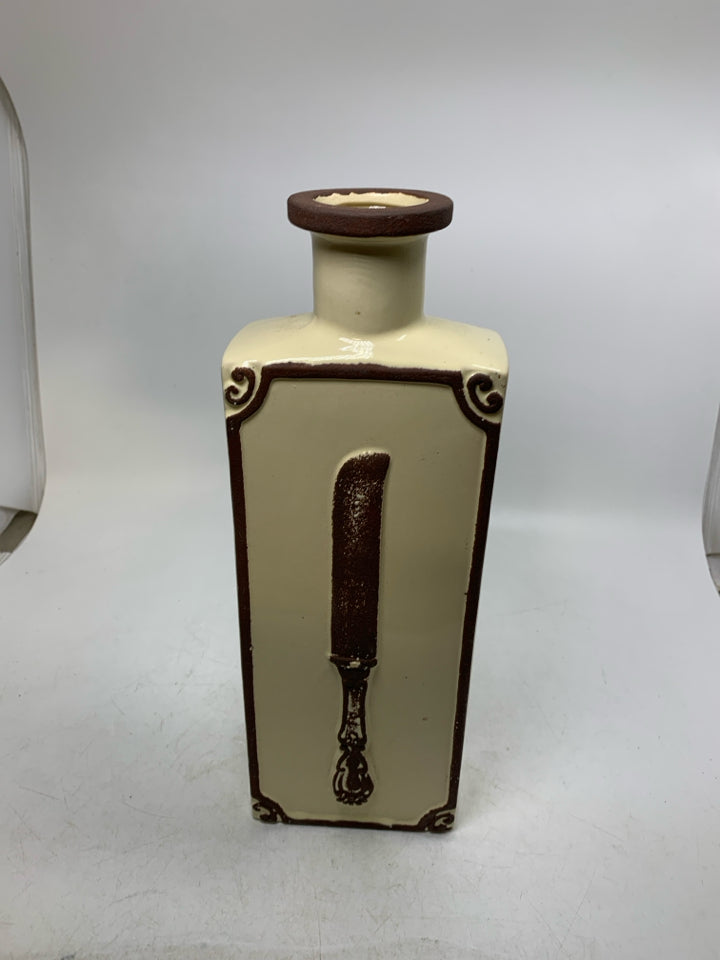 EMBOSSED KNIFE W/ BROWN EDGES VASE.