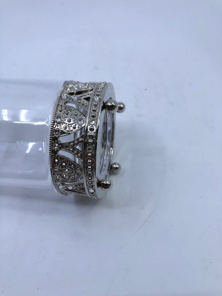 FOOTED JEWELED CUP.