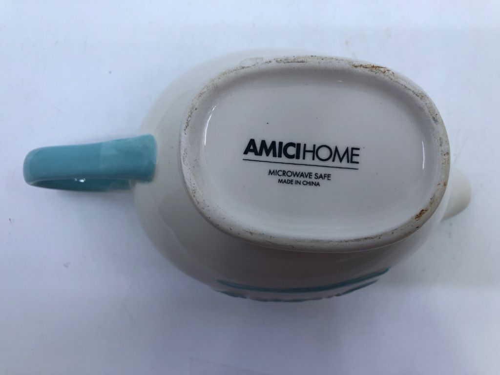 BLUE AND WHITE GRAVY BOAT.