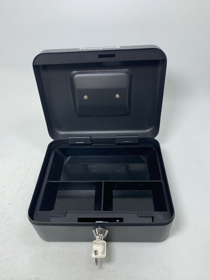 SMALL METAL LOCK SAFE W/ KEY.