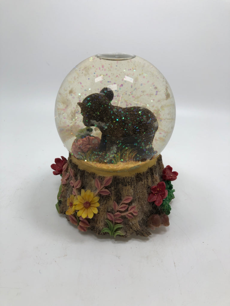BEAR AND FROG MUSICAL SNOW GLOBE.