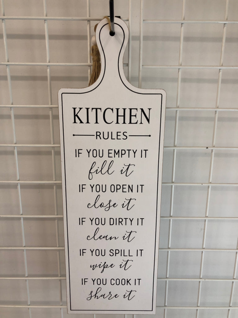 KITCHEN RULES CUTTING BOARD WALL HANGING.