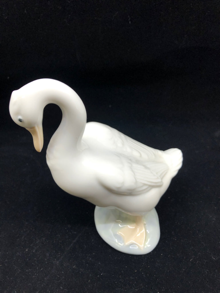NAO PORCELAIN DUCK.
