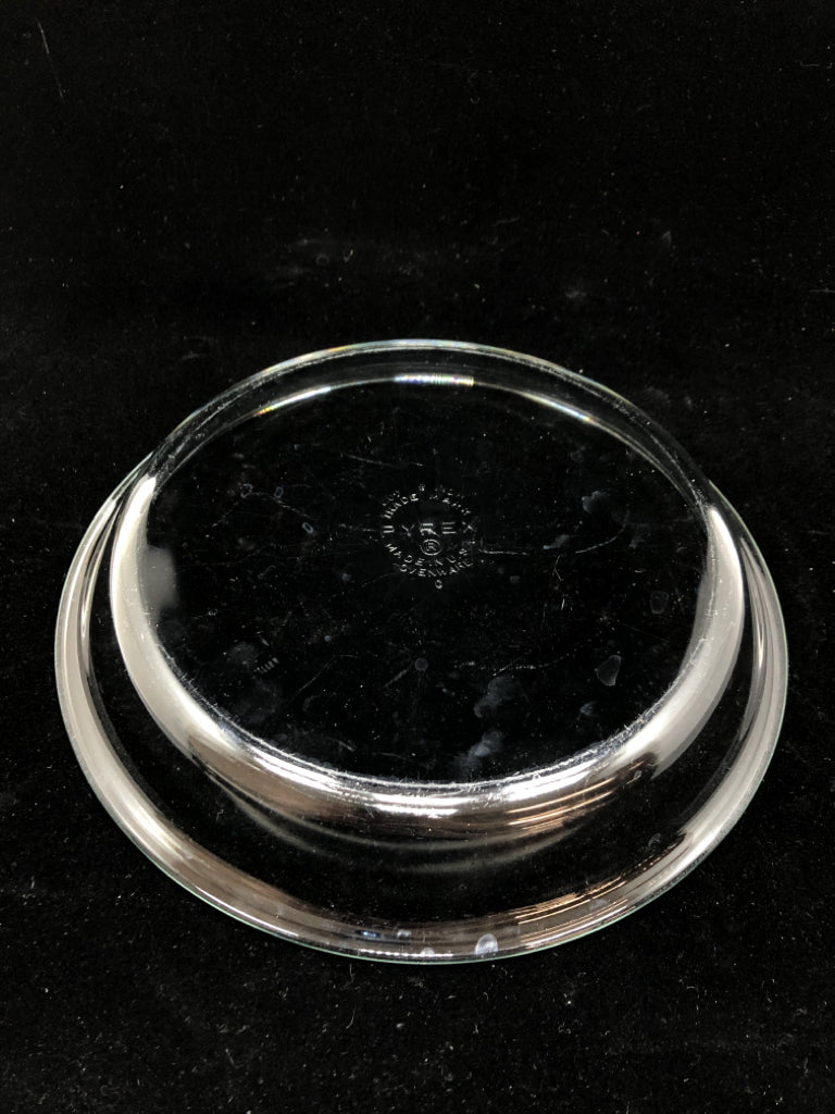 CLEAR ROUND PYREX BAKING DISH.