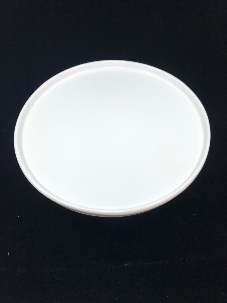 WHITE CERAMIC RAISED CAKE STAND.