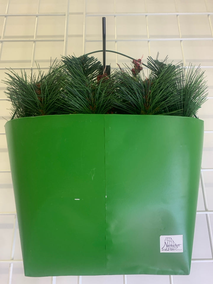 HAPPY HOLIDAYS WALL POCKET.