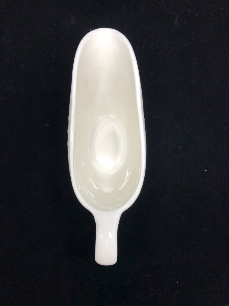 MASON NEUVE CERAMIC WHITE GRAVY BOAT.