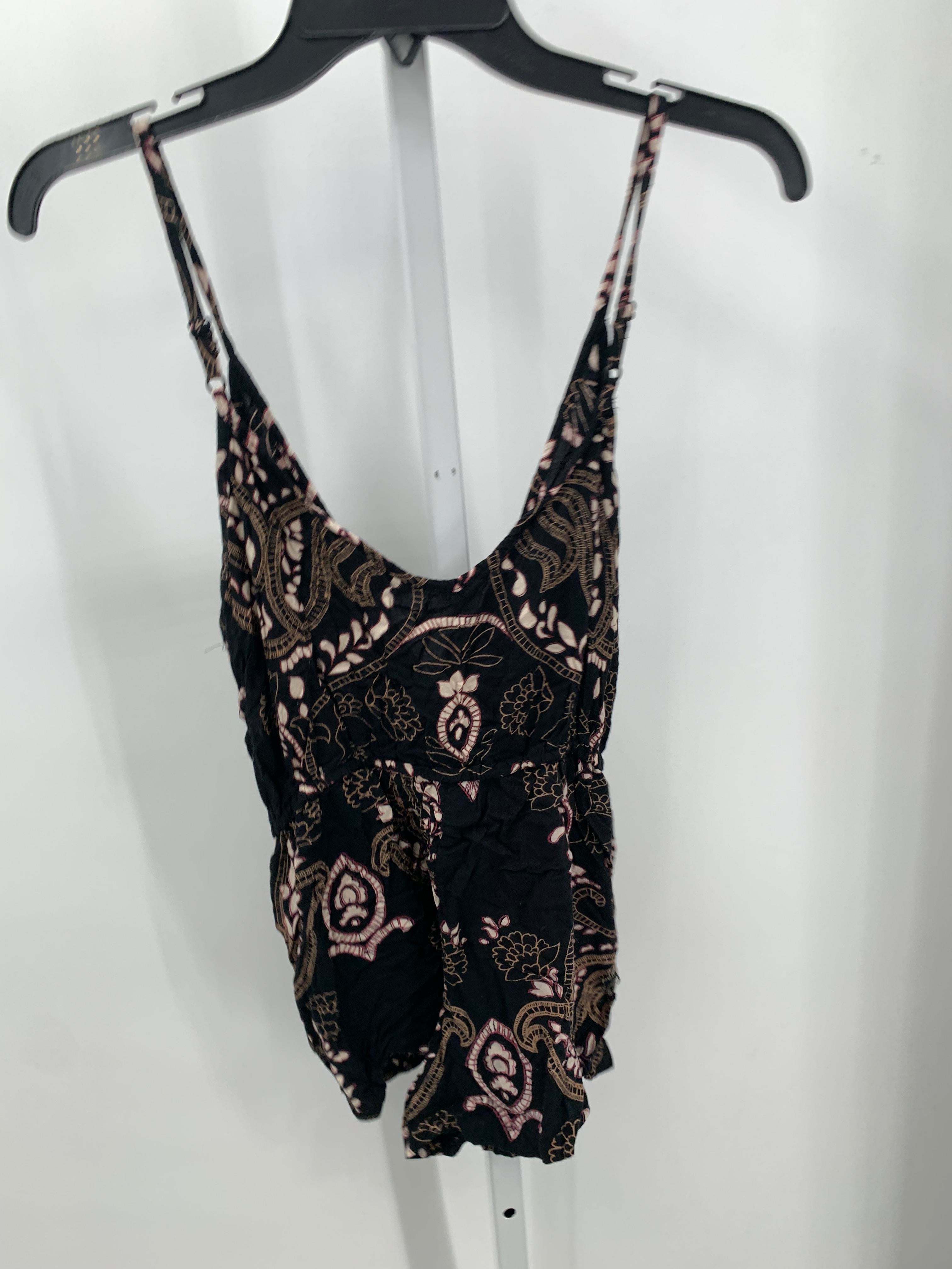 Angie Size Medium Juniors Sleeveless Shirt