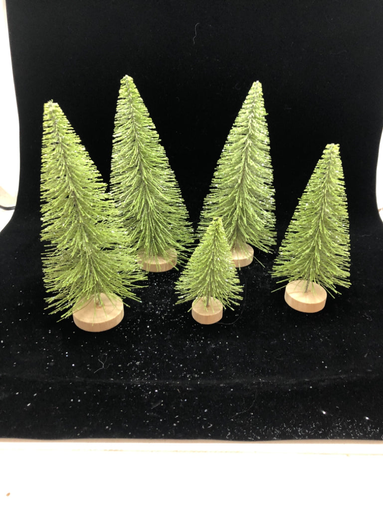 5 VARIED MINI CHRISTMAS TREE DECOR.