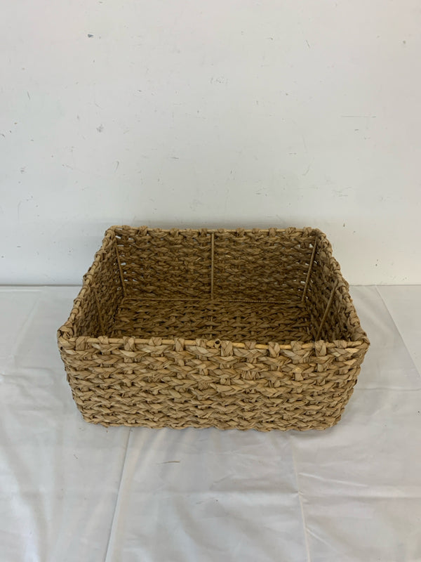 BLONDE WOVEN RECTANGLE BASKET.