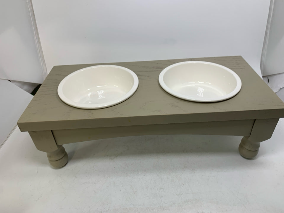 GREY WOOD BASE RAISED DOG BOWLS.