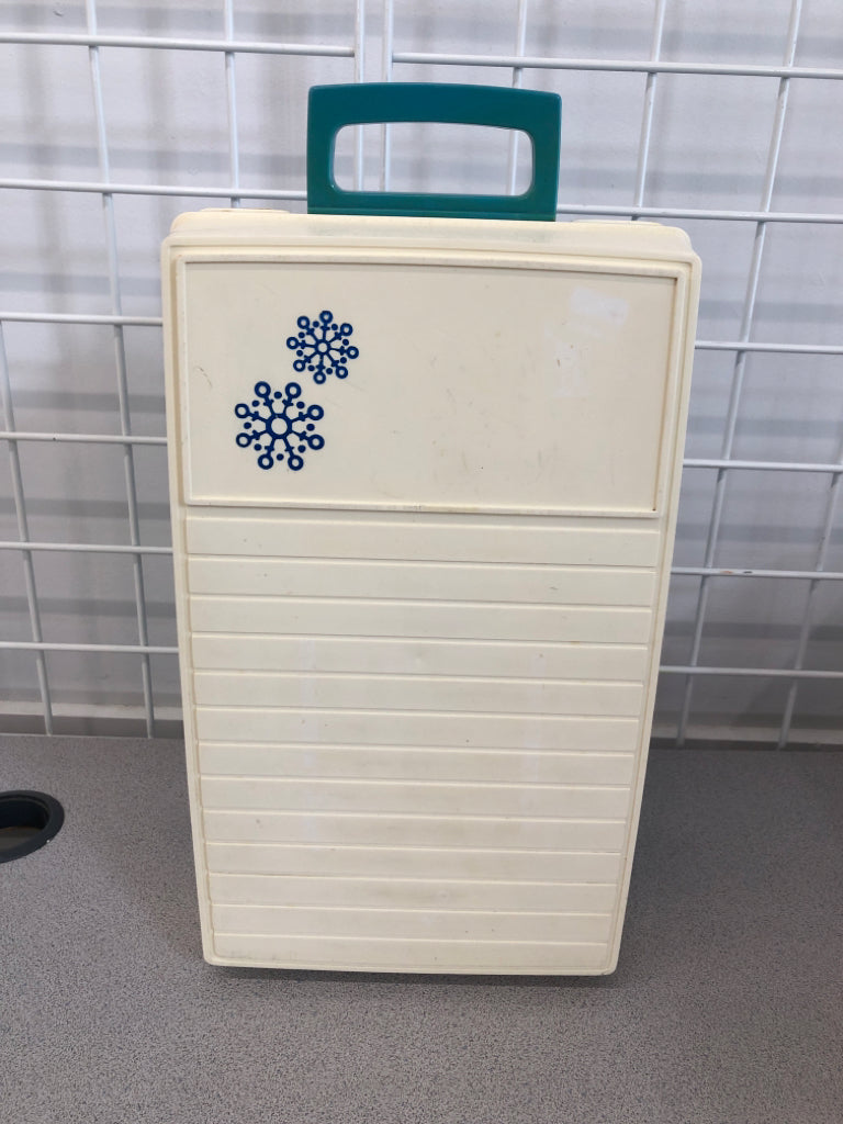 VTG RUBBERMAID SIDEKICK COOLER/ LUNCHBOX.