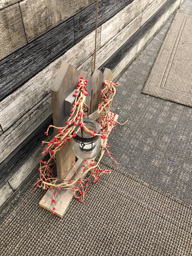 PRIMITIVE FENCE DECOR W/HANGING TEA LIGHT AND BERRIES.