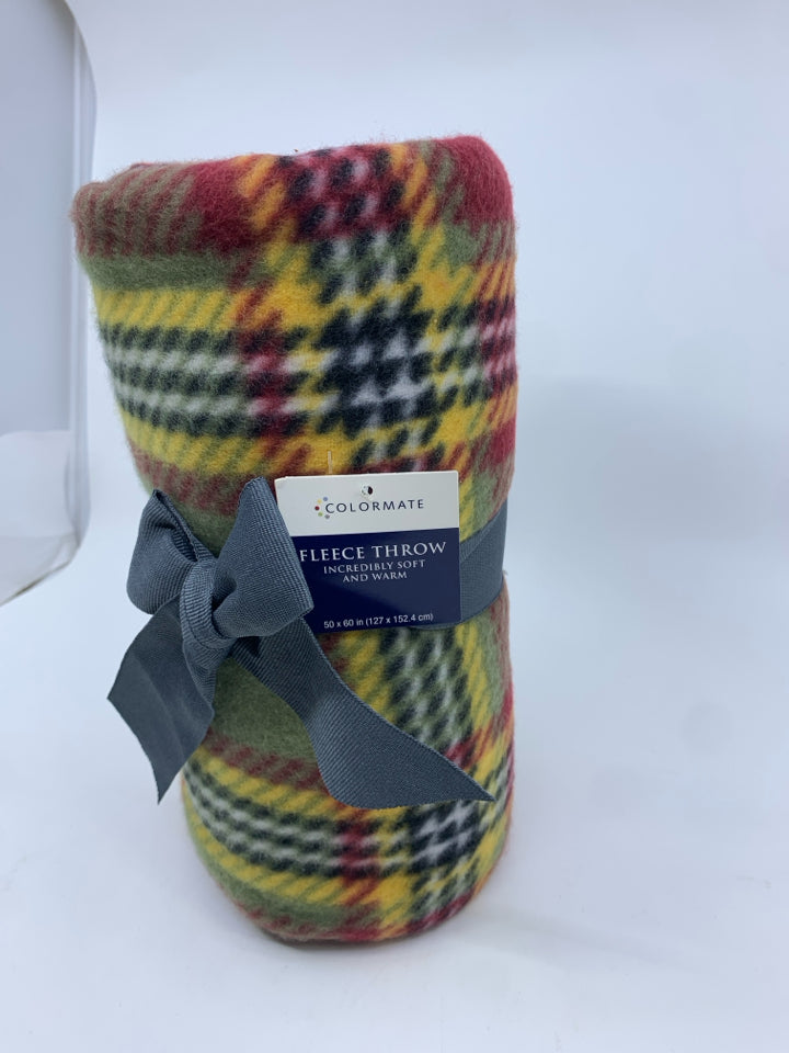 NIP COLORMATE PLAID FLEECE THROW.