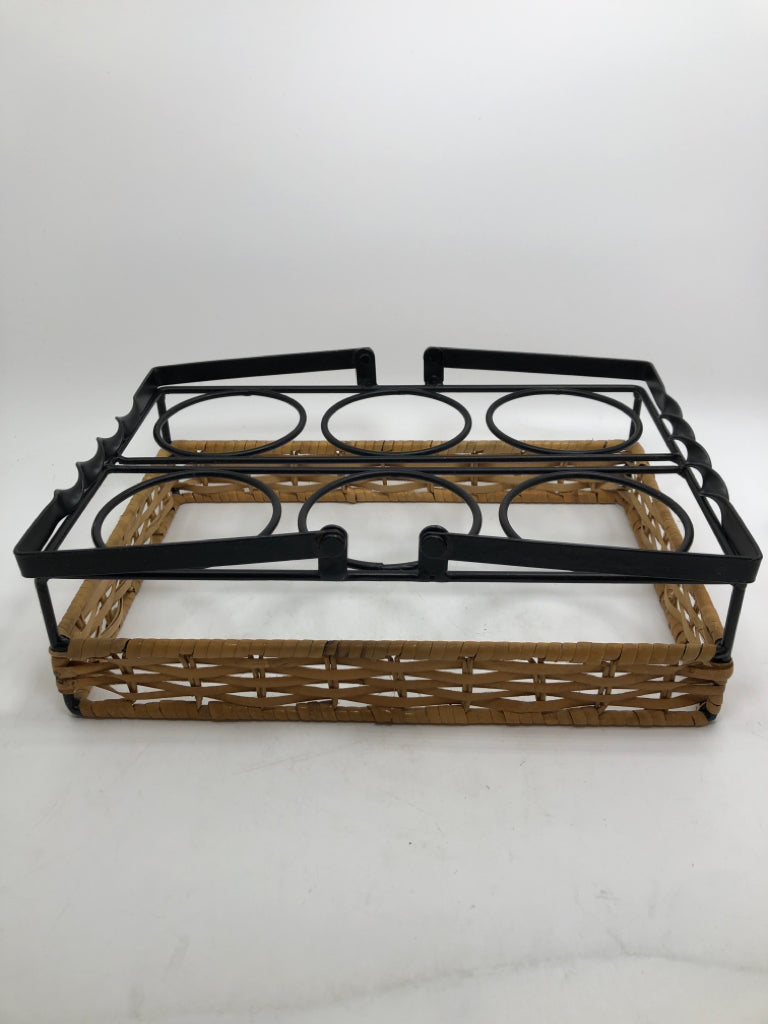 METAL/WICKER DRINK CADDY.