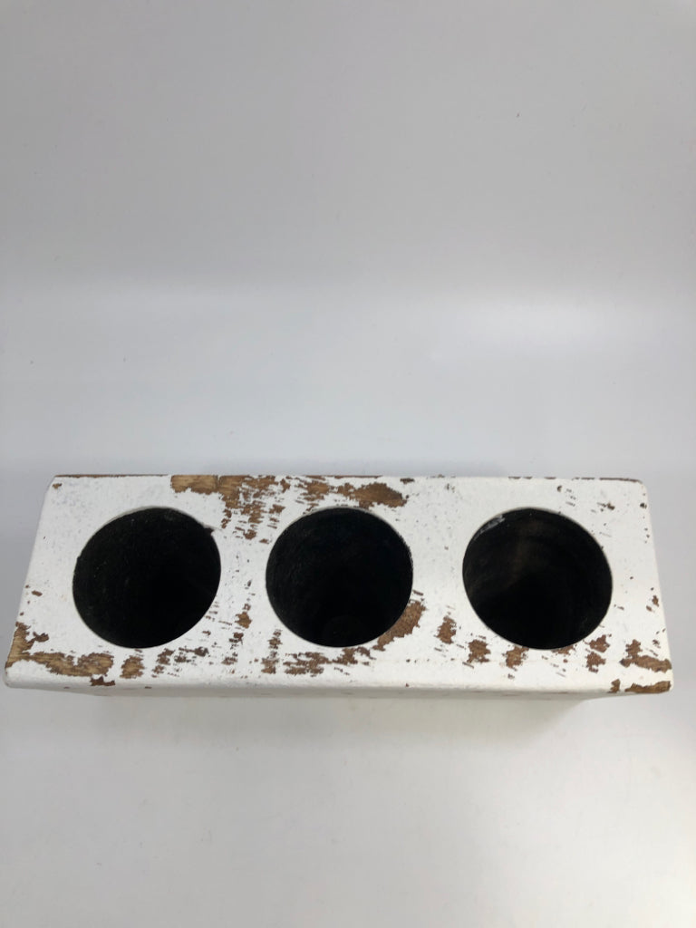 DISTRESSED WHITE WOODEN PLANTER.