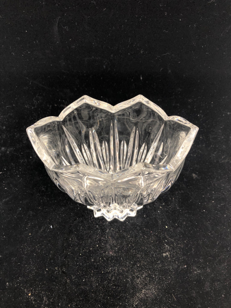 GORHAM WIDE TULIP SHAPED GLASS VASE.